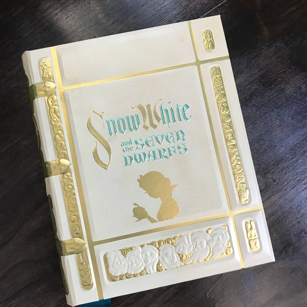 Disney x Besame Snow White Eyeshadow palette